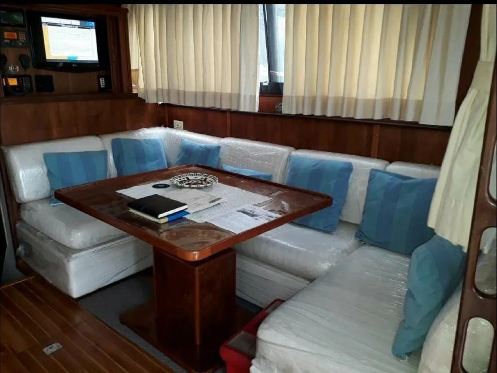 Explore Santa Marta on a 10.97m Rental Hatteras 36
