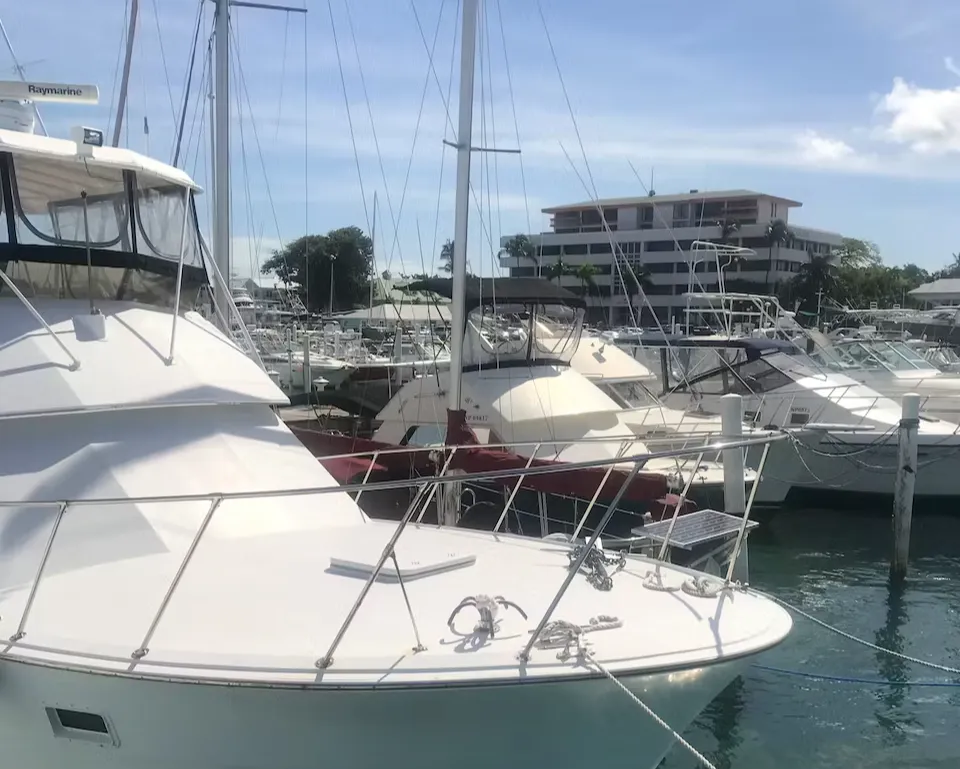 11.58m Downtown Nassau Hatteras 38 Motor Yacht Hire