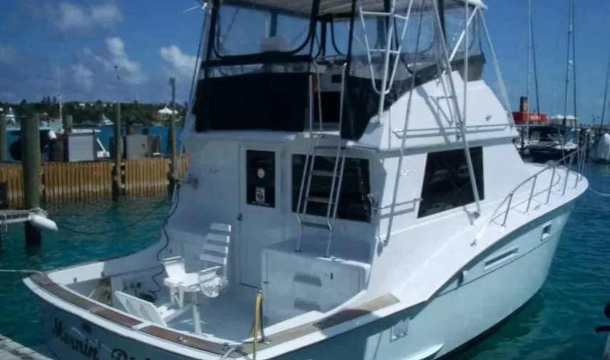 11.58m Downtown Nassau Hatteras 38 Motor Yacht Hire