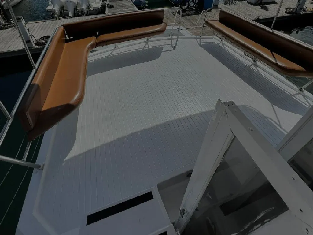Charter a 16.12m Hatteras 46 in Santa Marta