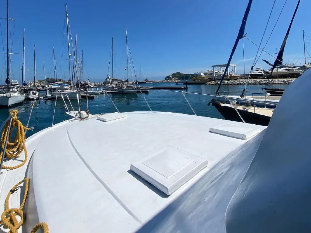 Charter a 16.12m Hatteras 46 in Santa Marta