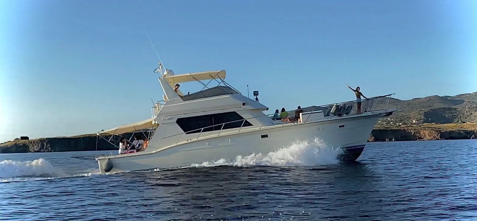 Explore Glyfáda on a 15.85m Rental Boat