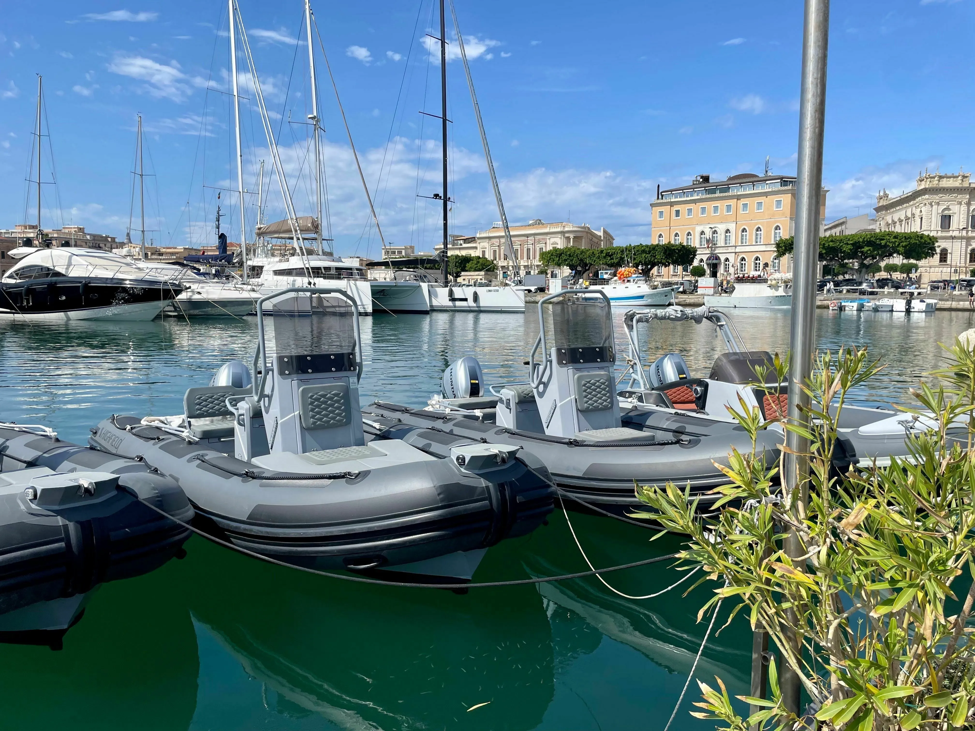 5.44m Siracusa Highfield 540 Motor Boat Hire