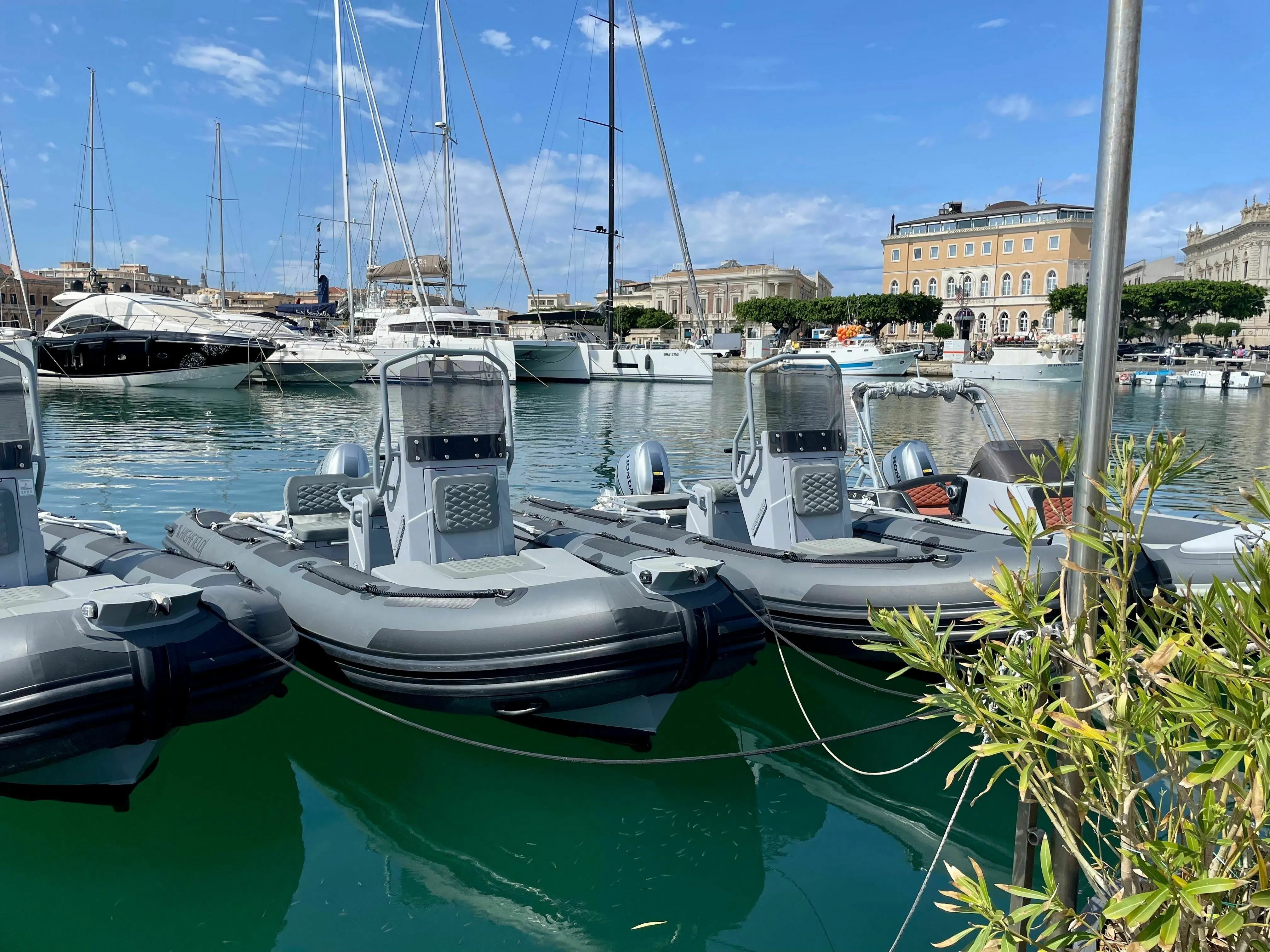 Explore Siracusa on a 5.44m Rental Motor Boat Highfield 540