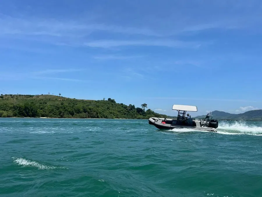 No Name Charter Boat