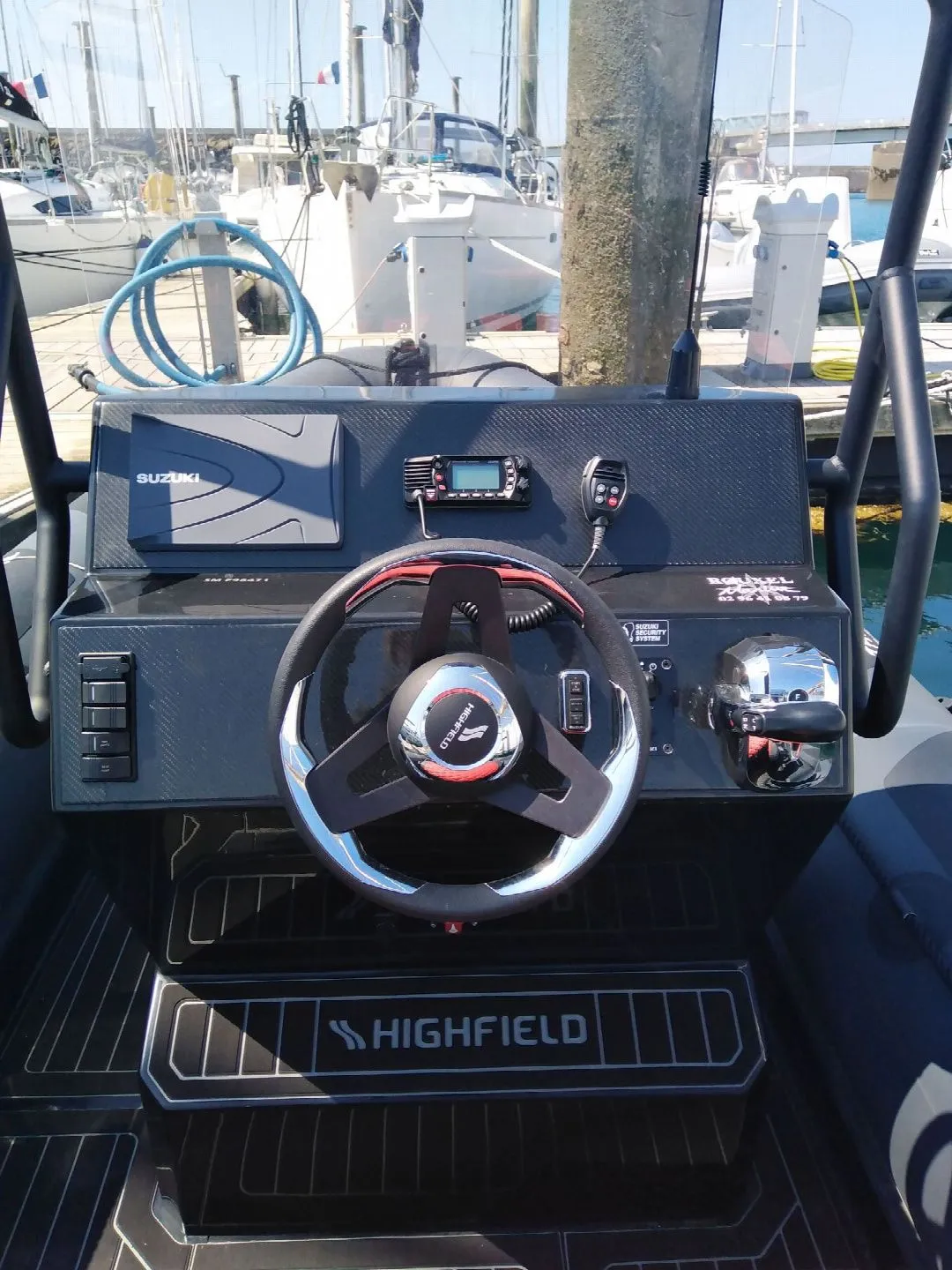 Rent a 6.6m Motor Boat Highfield 660 in Saint Malo