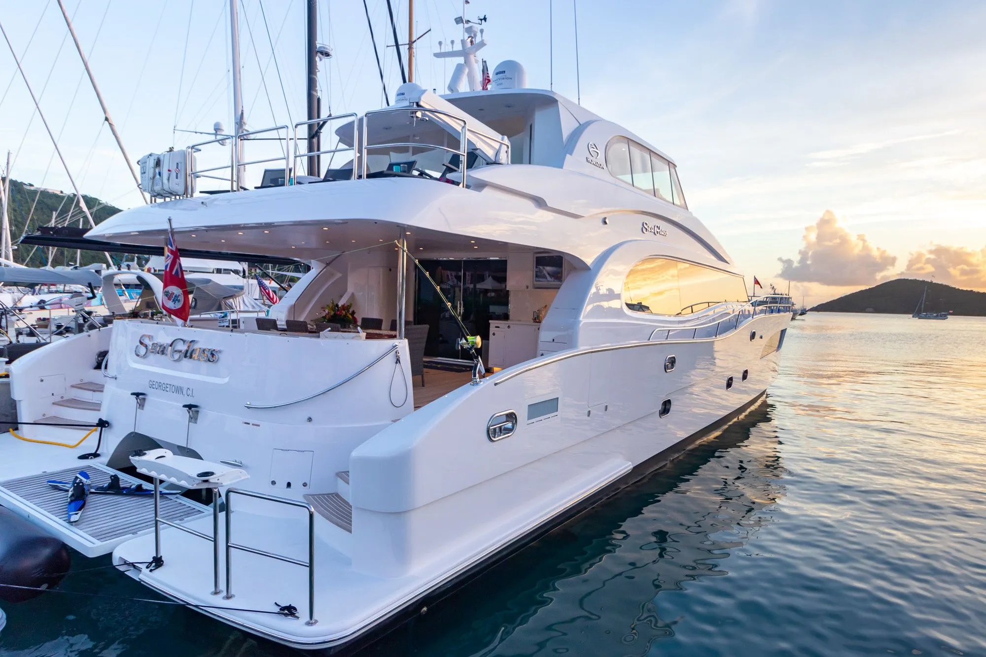 Boot - Charter a 22.56m Horizon 74 Power Catamaran in Tortola