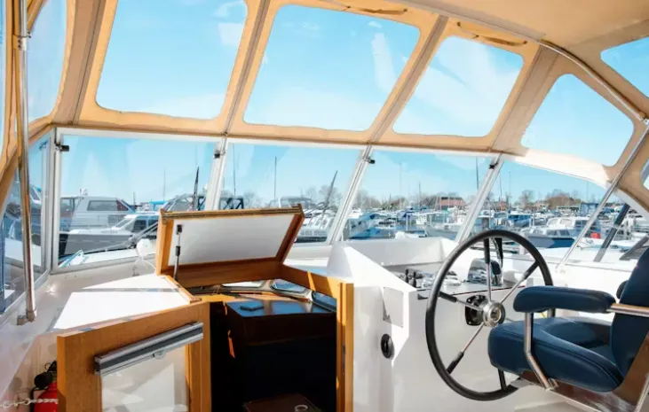 Explore Warten on a 11.25m 2 Cabin Motor Yacht Rental