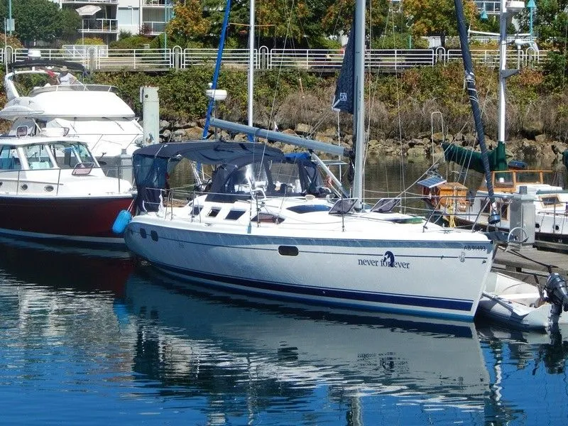 Charter a 11.63m Hunter 386 in Nanaimo