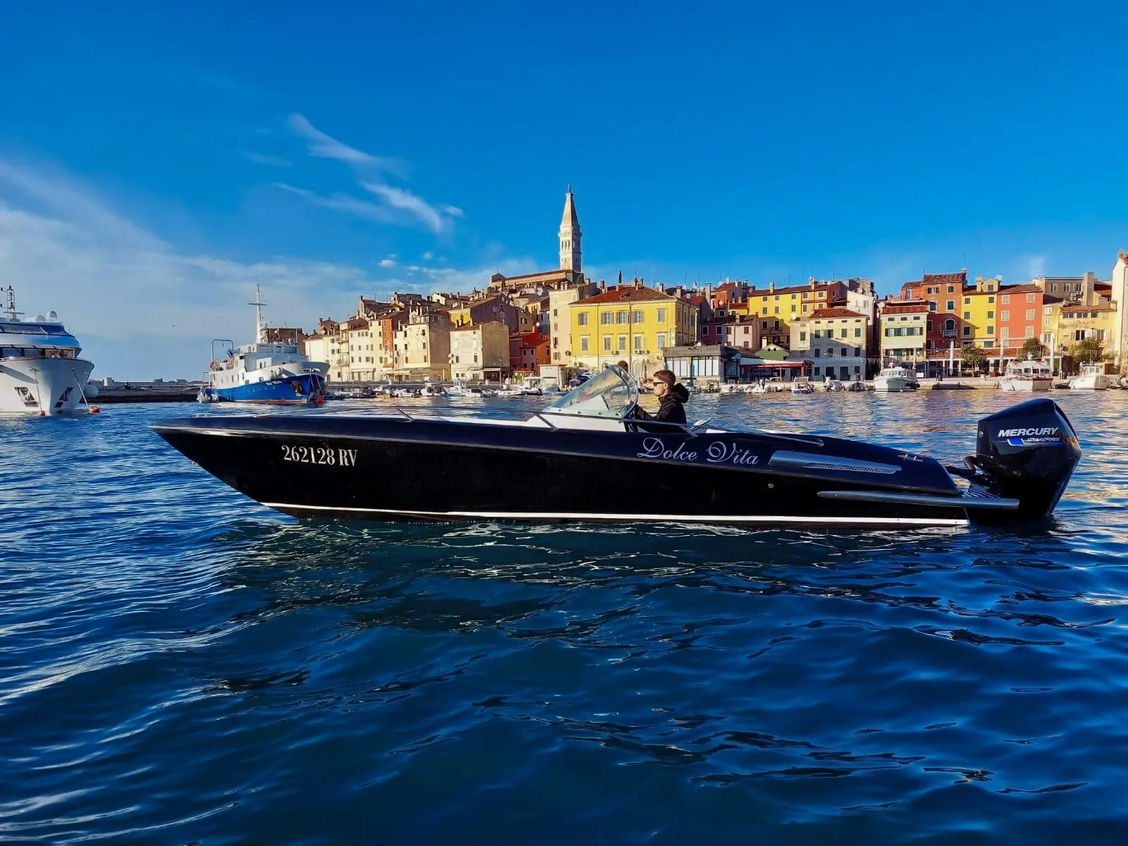 Charter a 8m Hydrolift S24 in Rovinj