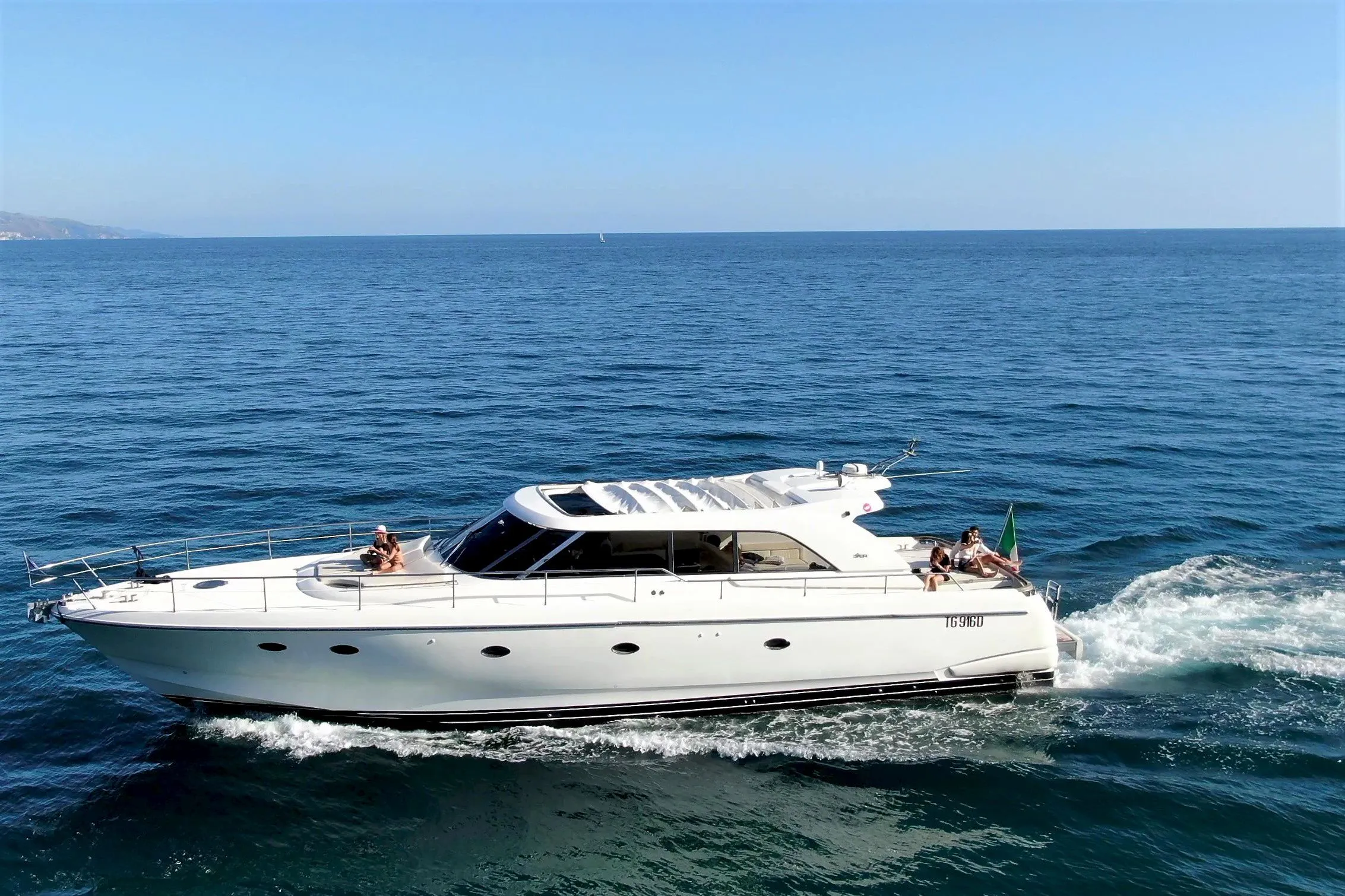 18m Terracina Motor Yacht Hire