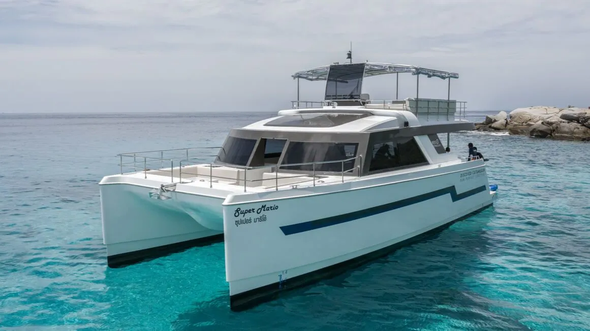 Charter a 16.2m Indigo 53 in Chalong