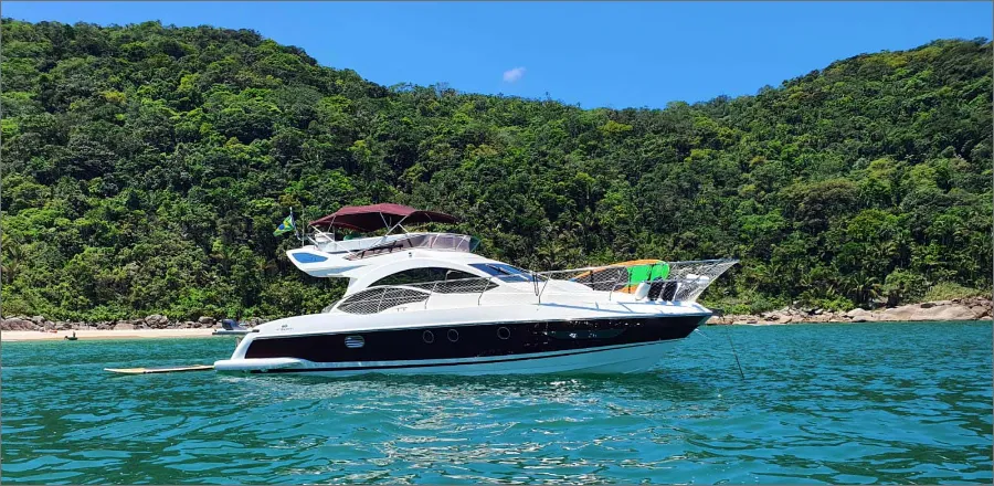 Charter a 14m Intermarine 43 in Guarujá