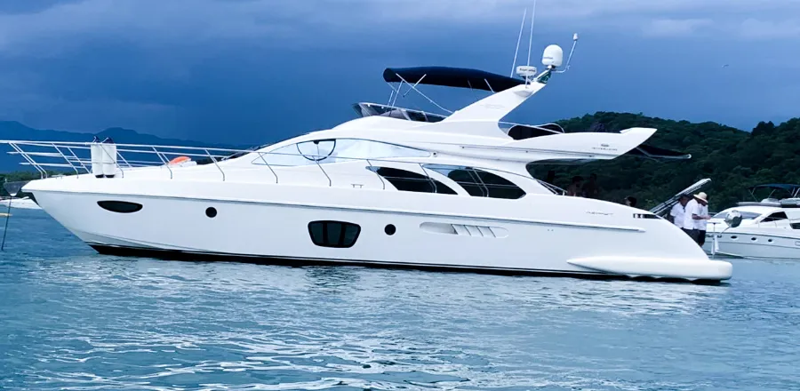 18.35m Guarujá Intermarine Azimut 600 Hire