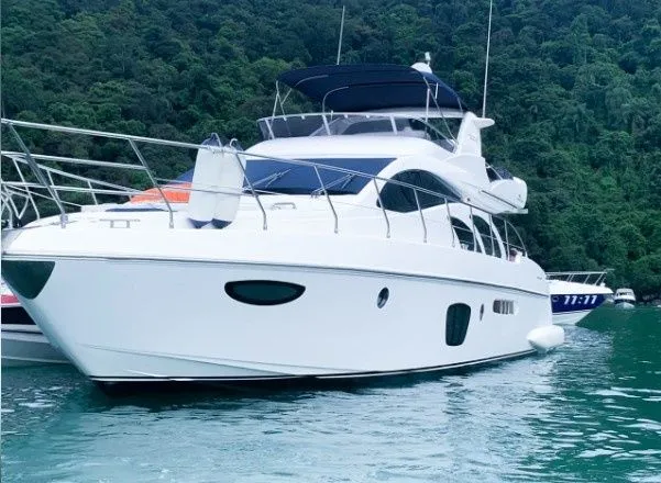 18.35m Guarujá Intermarine Azimut 600 Hire