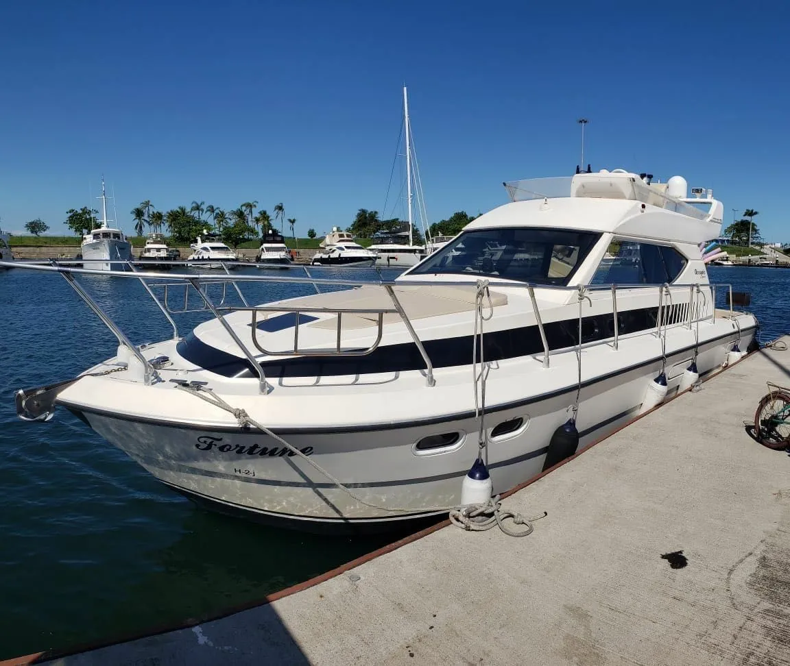 Charter a 10.97m Boat in Rio de Janeiro
