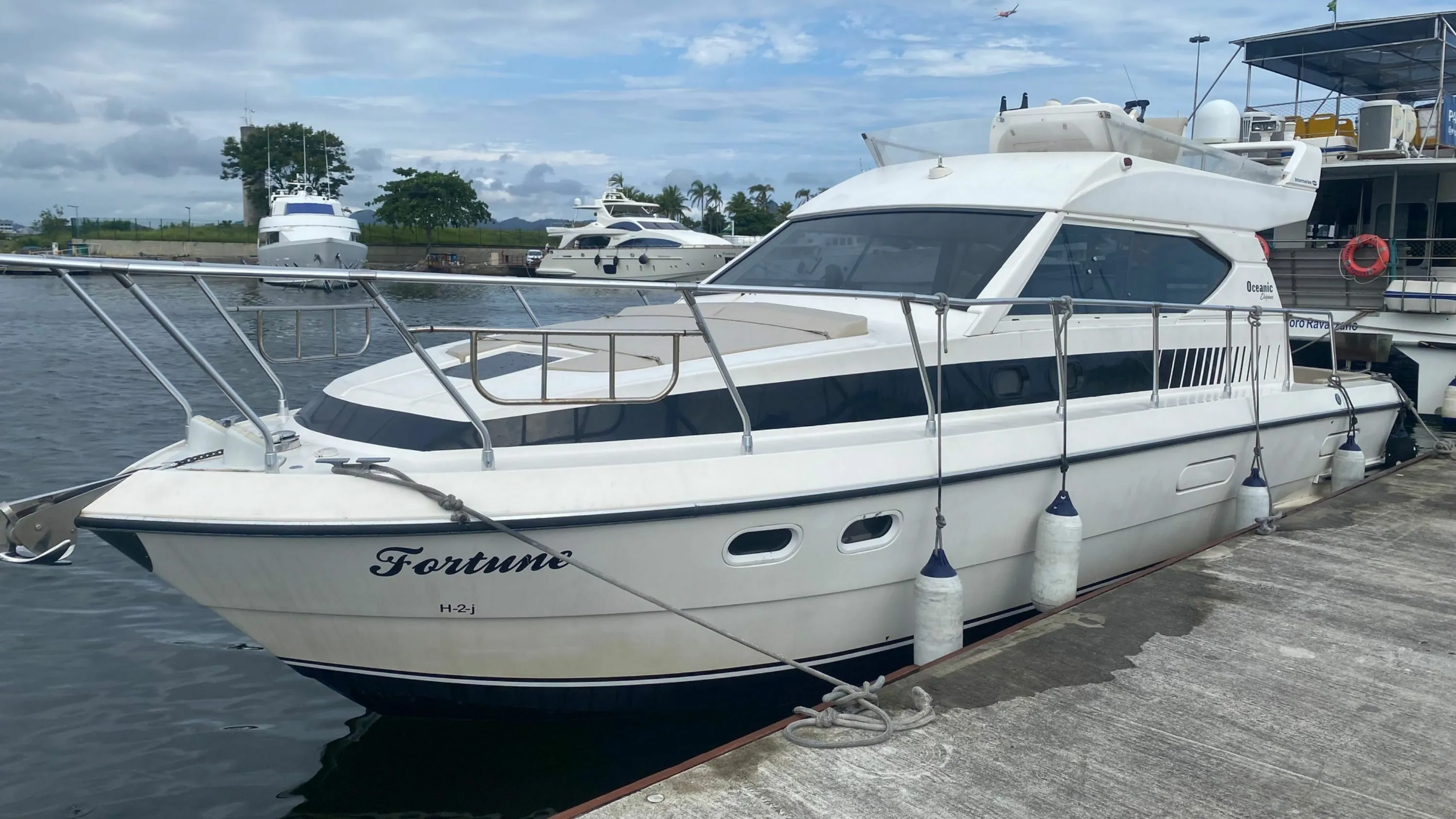 Charter a 10.97m Boat in Rio de Janeiro