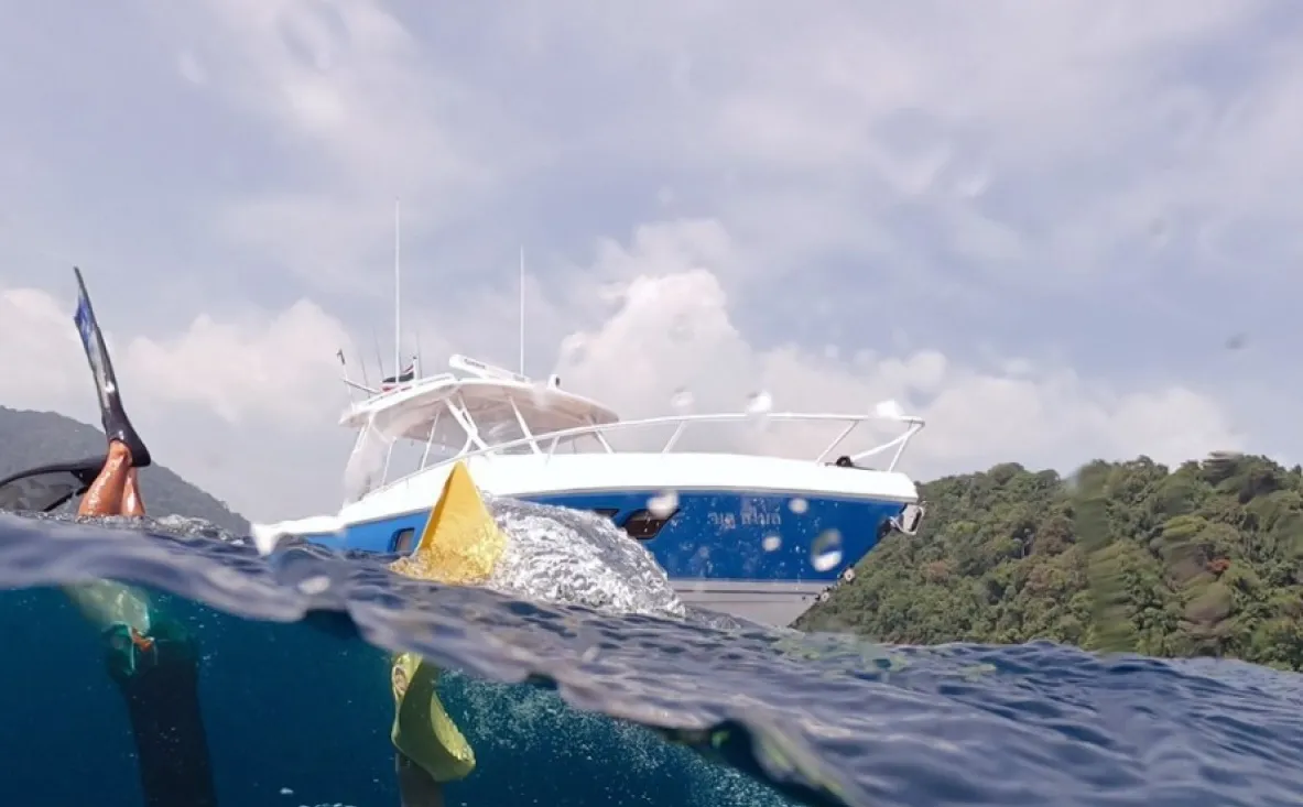 Explore Pa Klok on a 12m Rental Boat