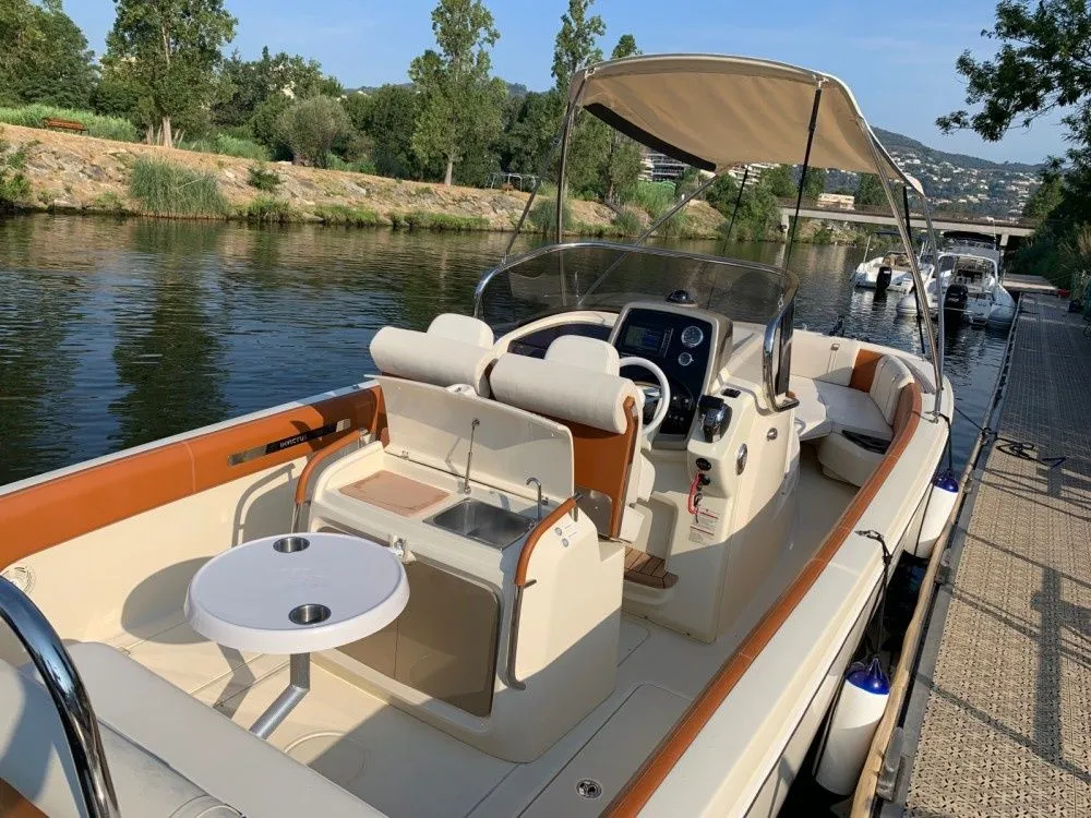 Charter a 8.1m Motor Boat Invictus 270 in Mandelieu-la-Napoule