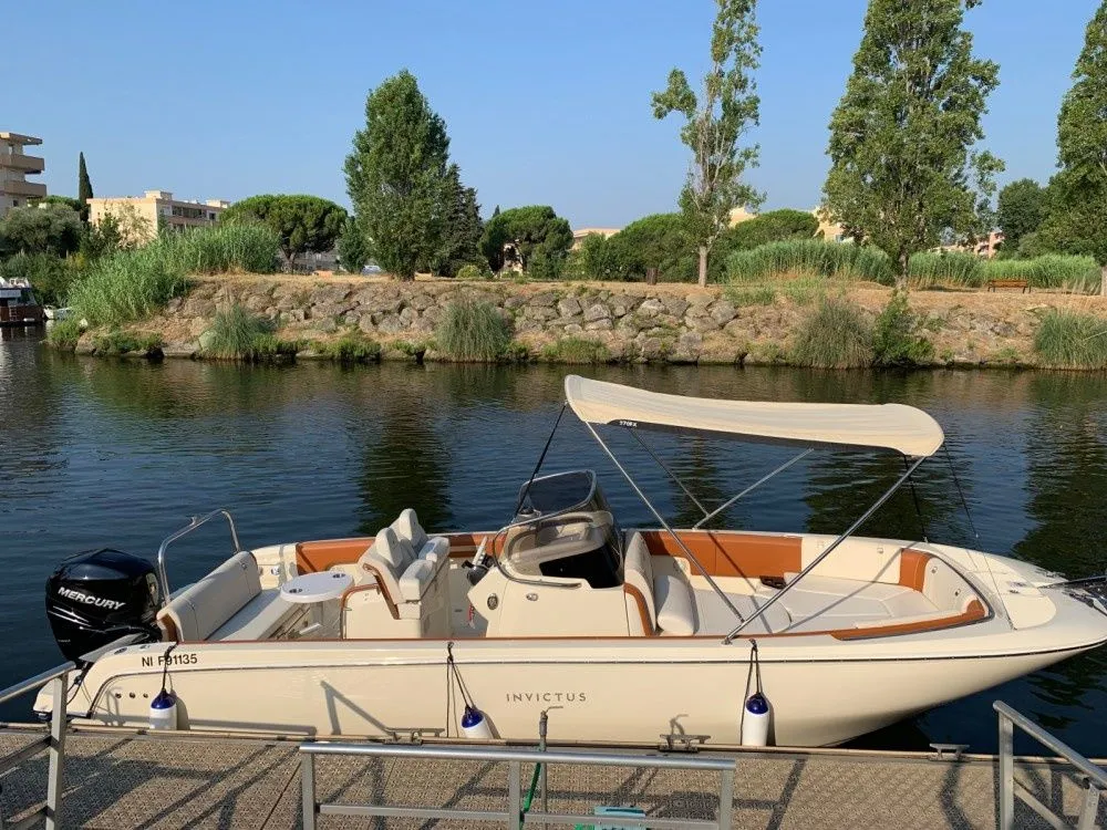 Charter a 8.1m Motor Boat Invictus 270 in Mandelieu-la-Napoule
