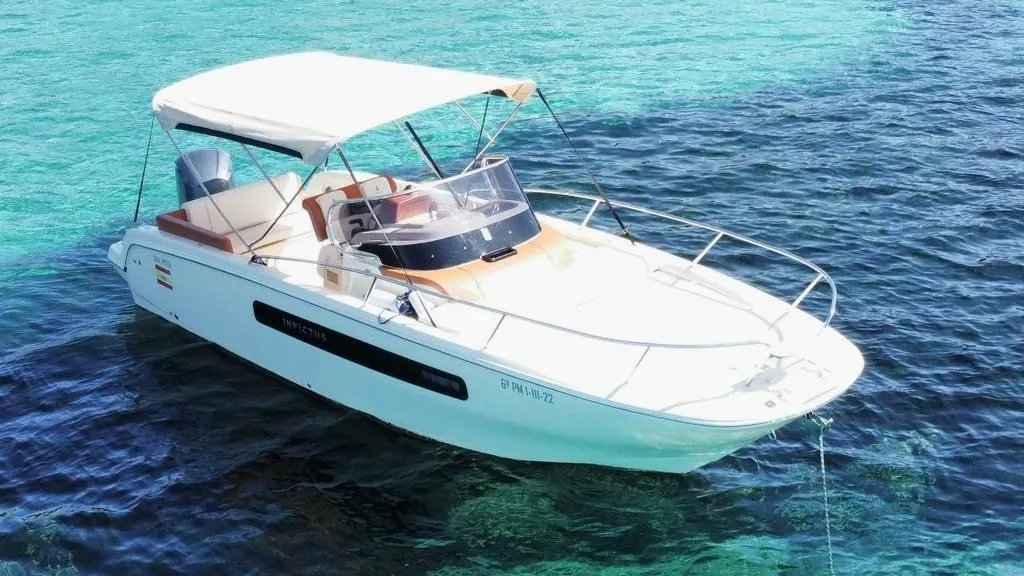 8.5m Palma de Mallorca Motor Boat Invictus 270 Hire