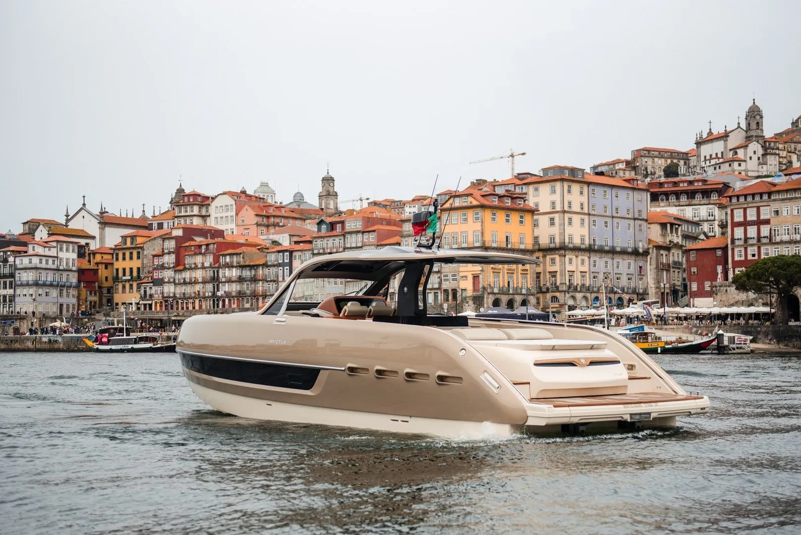 14.27m Porto Motor Yacht Invictus 46 Hire