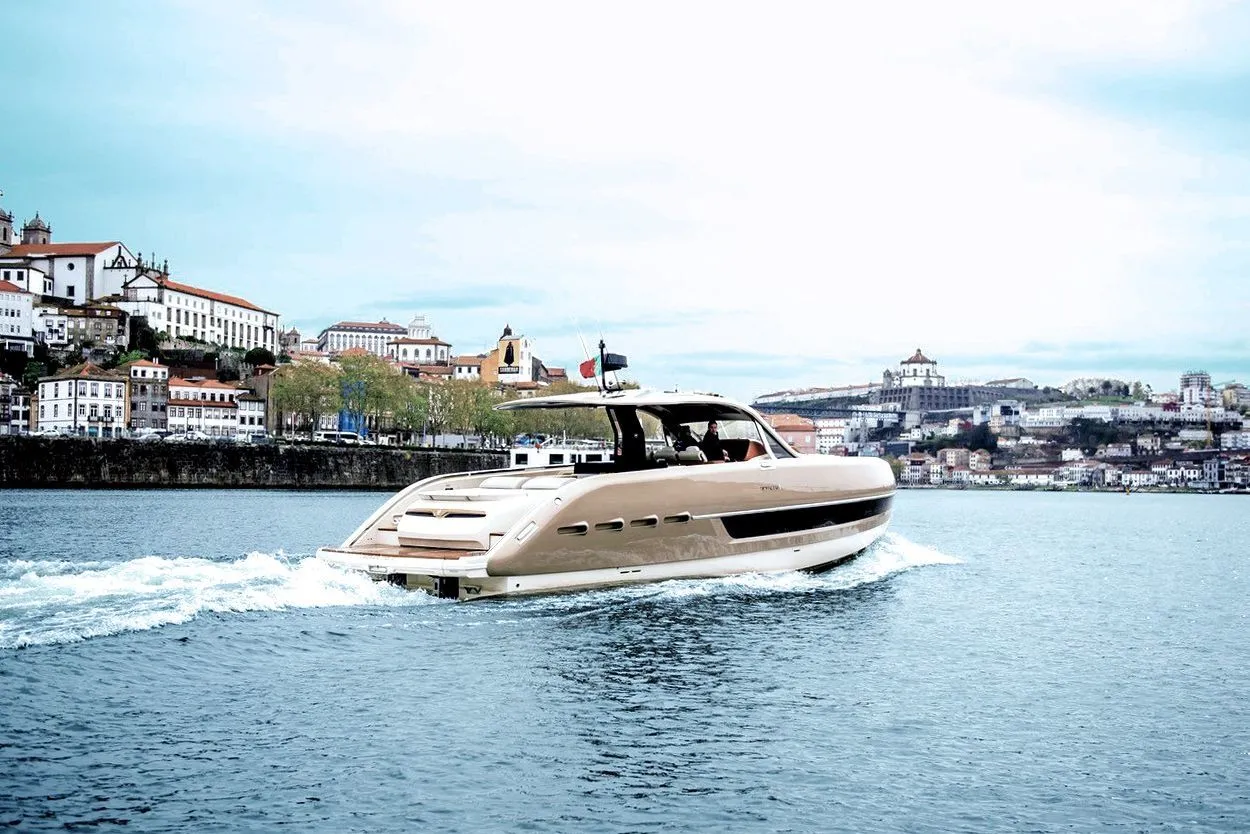 Invictus Douro Charter Boat