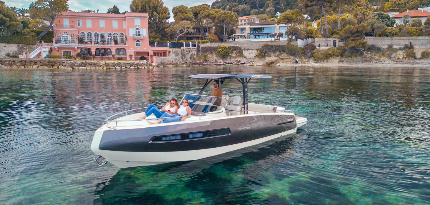 8.9m Beaulieu-sur-Mer Motor Boat Hire