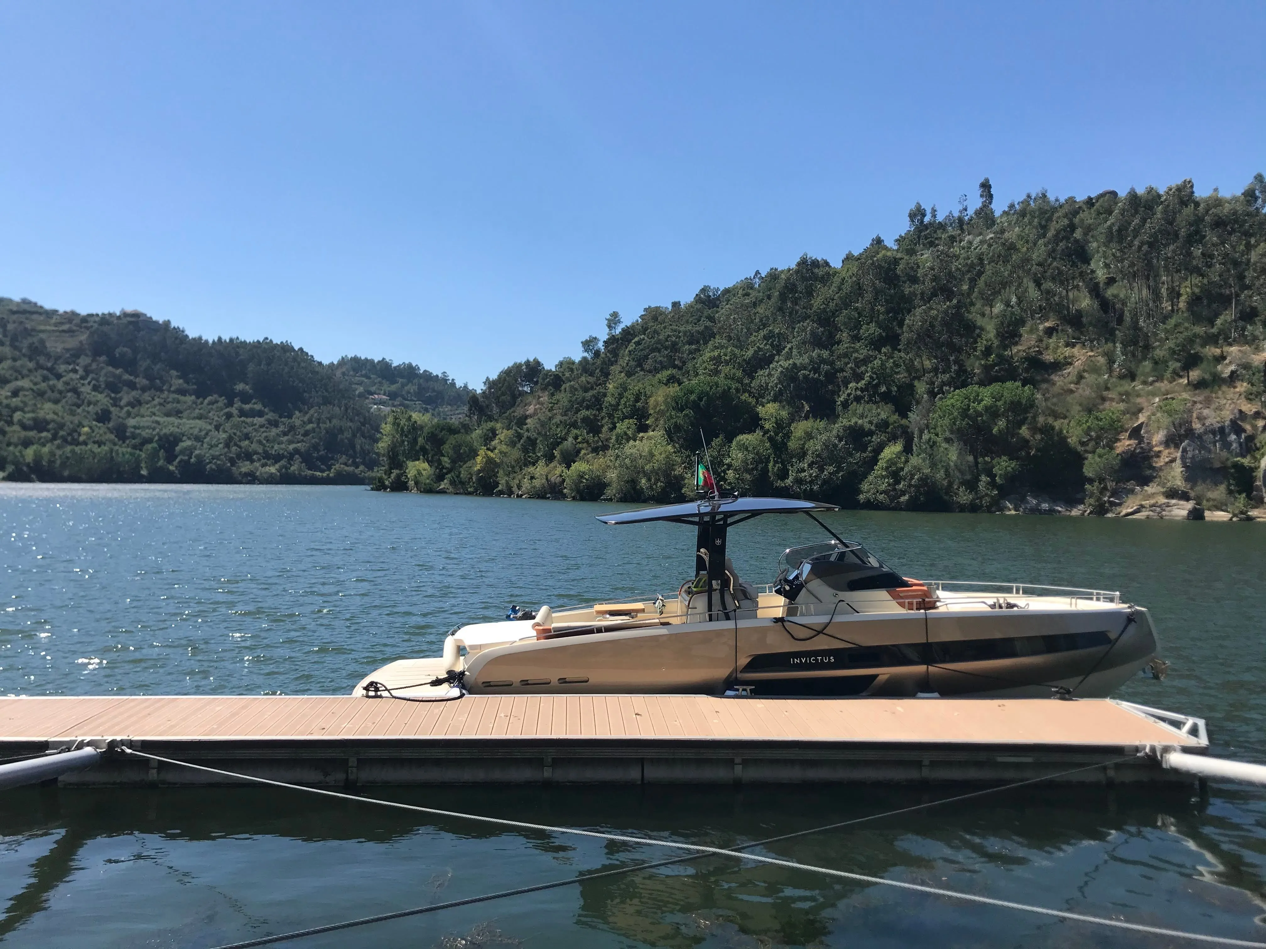 Invictus Cruises Kiralık Teknesi
