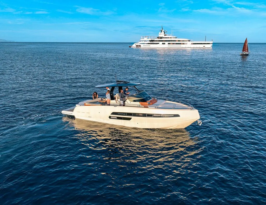 11.4m Beaulieu-sur-Mer Motor Yacht Invictus GT 370 Hire