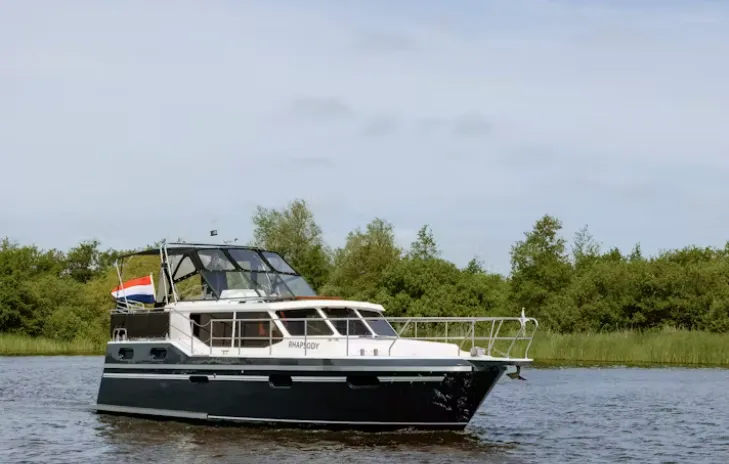 Charter a 12.2m Irnzor 1220 in Warten