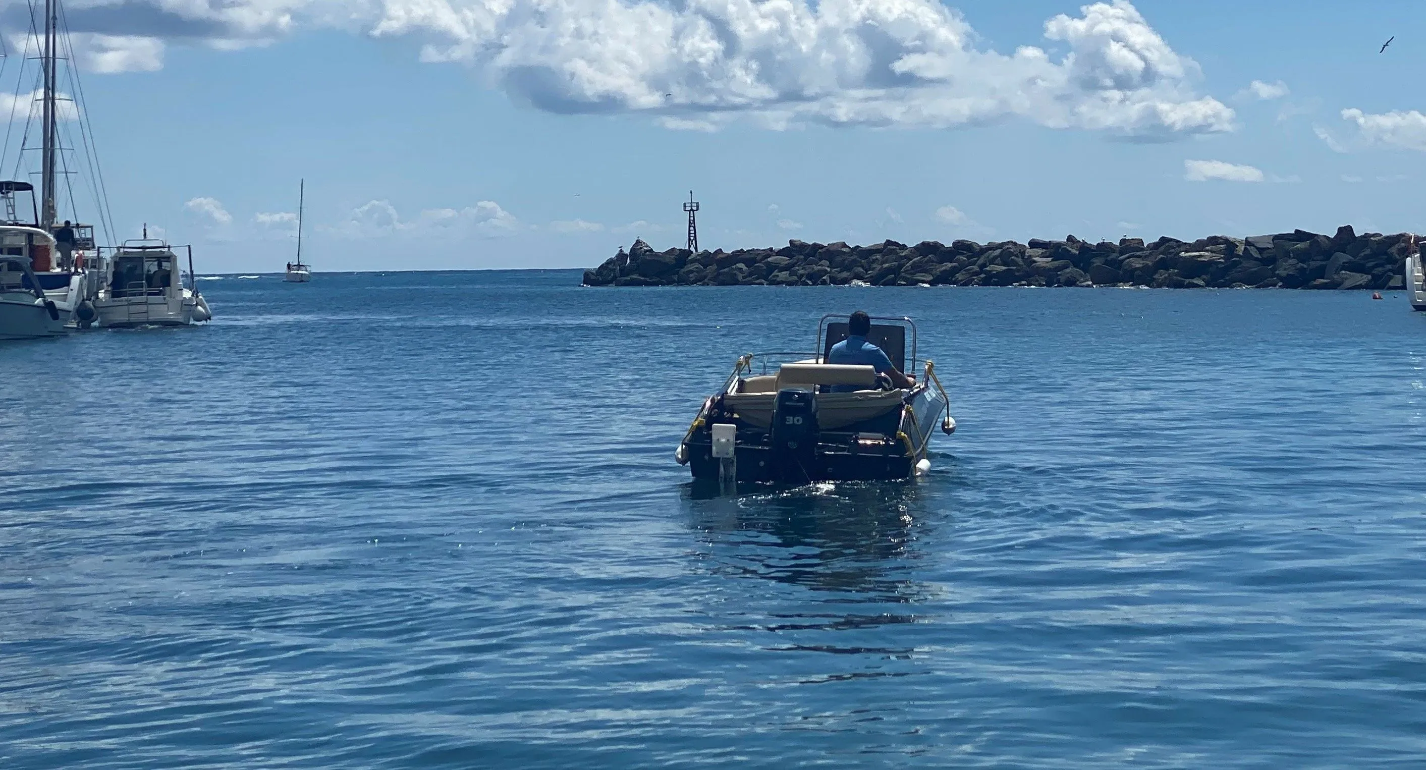Gogo Charter Boat