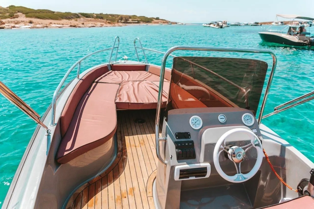 5m Vlychada Motor Boat Isatek 495 Cobra Hire