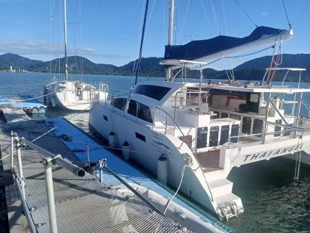 Explore Bophut on a 11.58m Rental Island Spirit 38