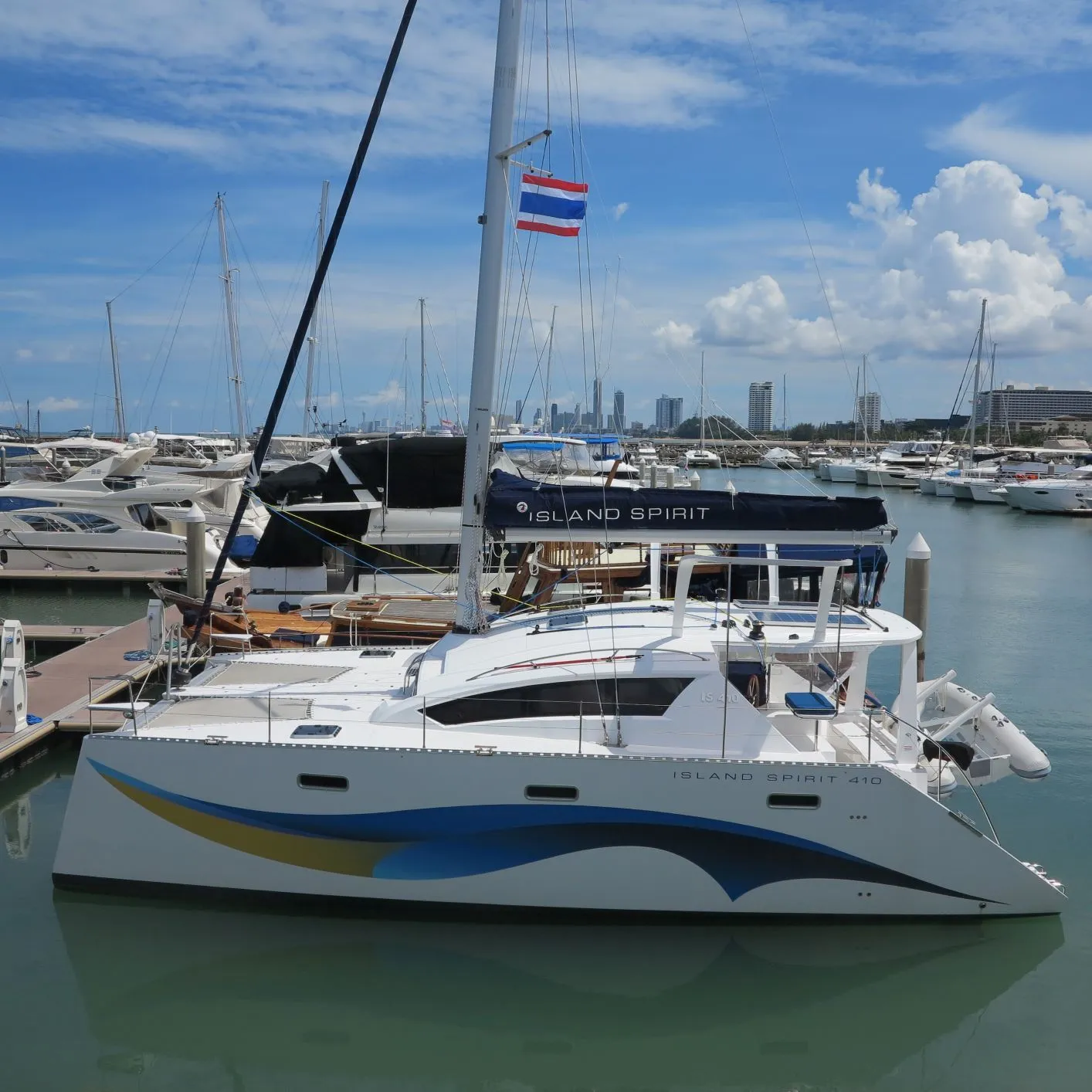 Rent a 12.63m Catamaran Island Spirit 410 in Chang Wat Phuket