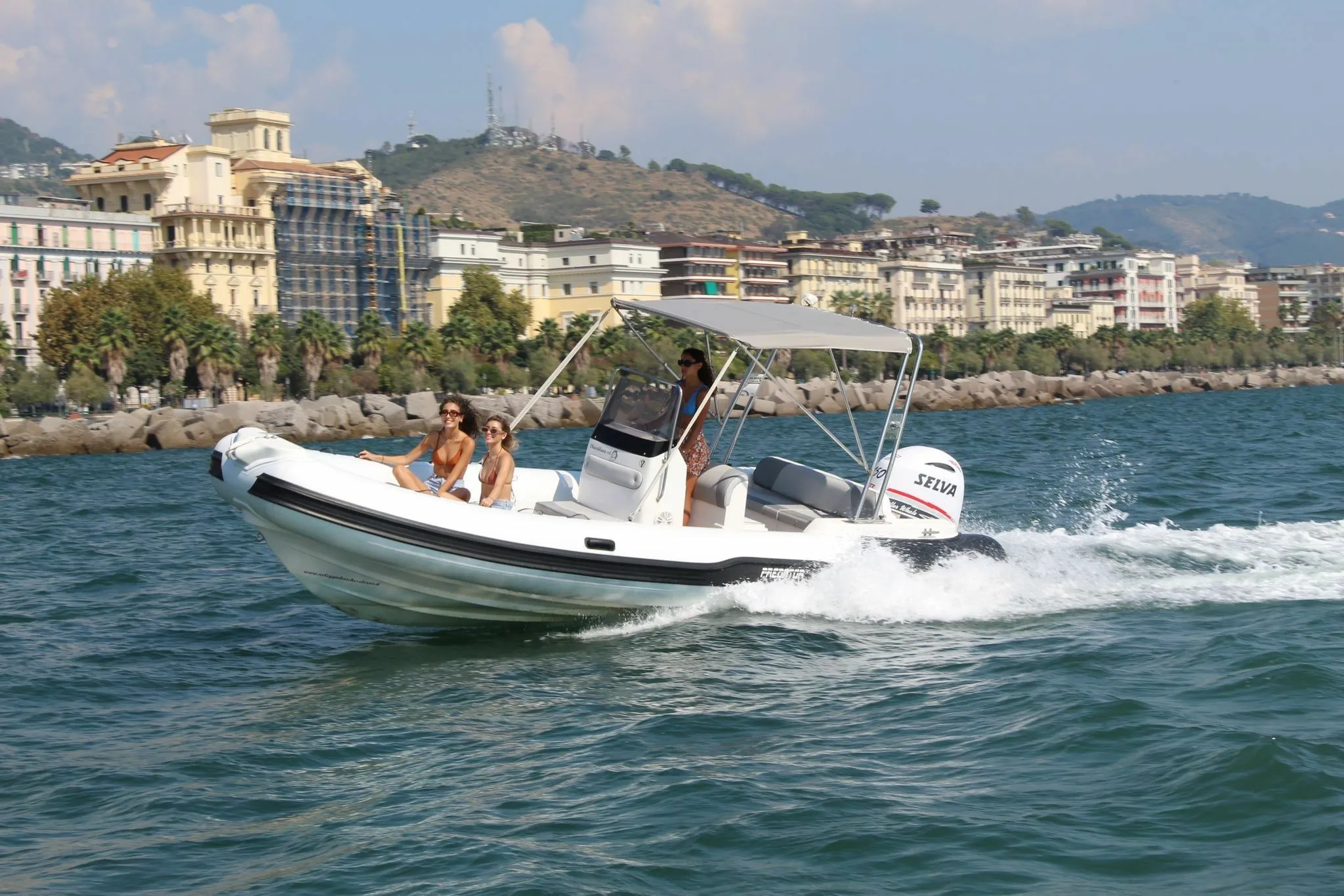 Salerno 6.8m Kiralık Motorlu Tekne
