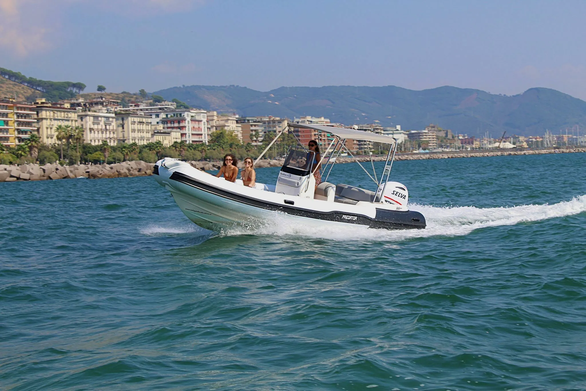6.8m Salerno Motor Boat Italboats 680 Hire