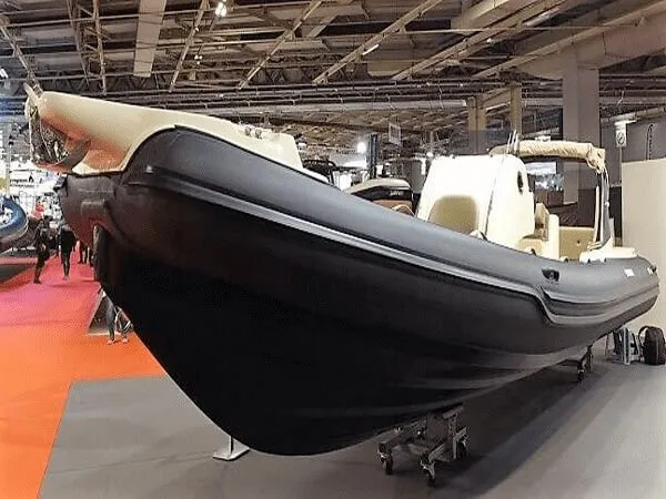 Explore Hyeres on a 8.01m Rental Boat