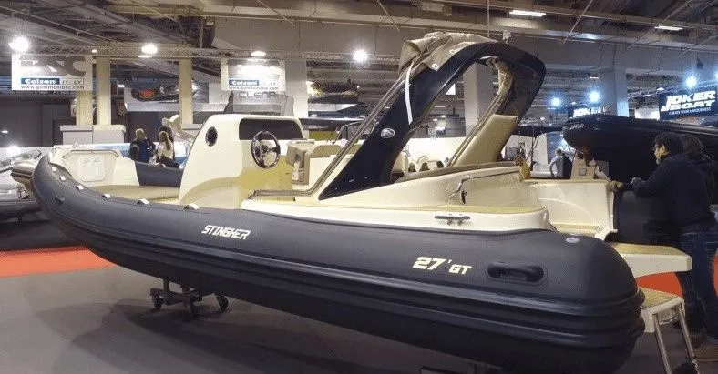 Explore Hyeres on a 8.01m Rental Boat