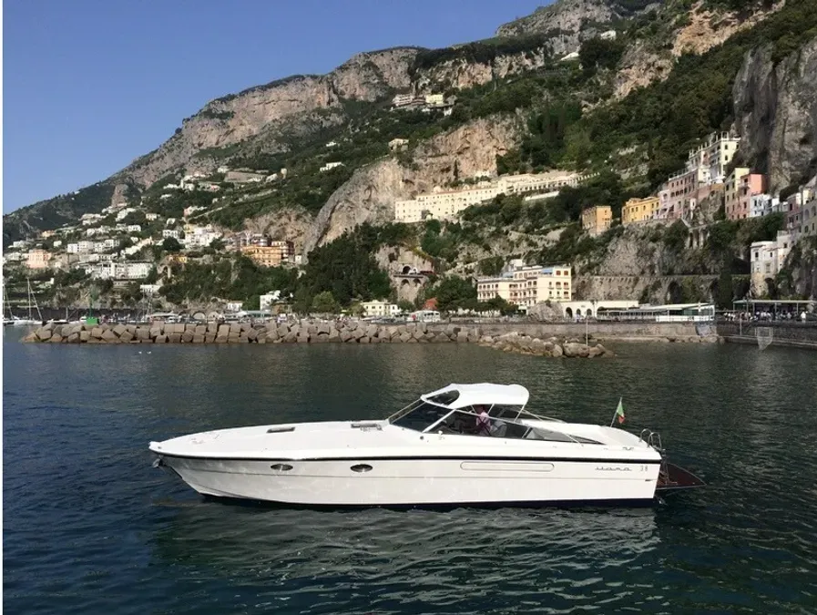 Explore Positano on a 11.58m Itama 38 Motor Yacht Rental