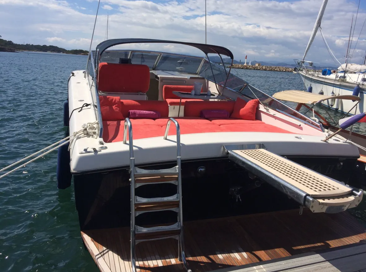 11.75m Grimaud Motor Yacht Itama 38 Hire
