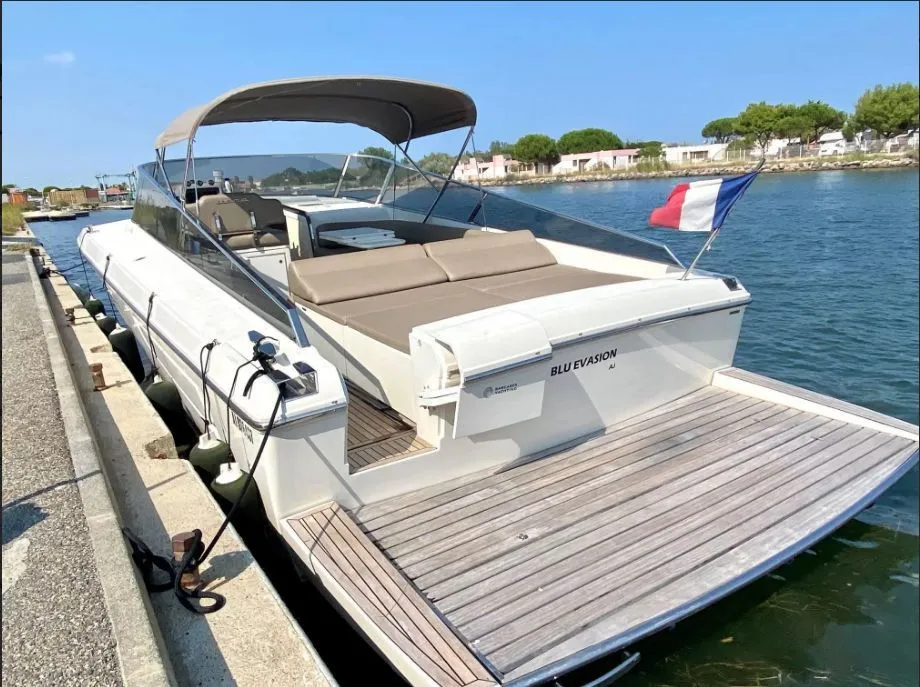 Rent a 13.36m 2 Cabin Motor Yacht in Grimaud