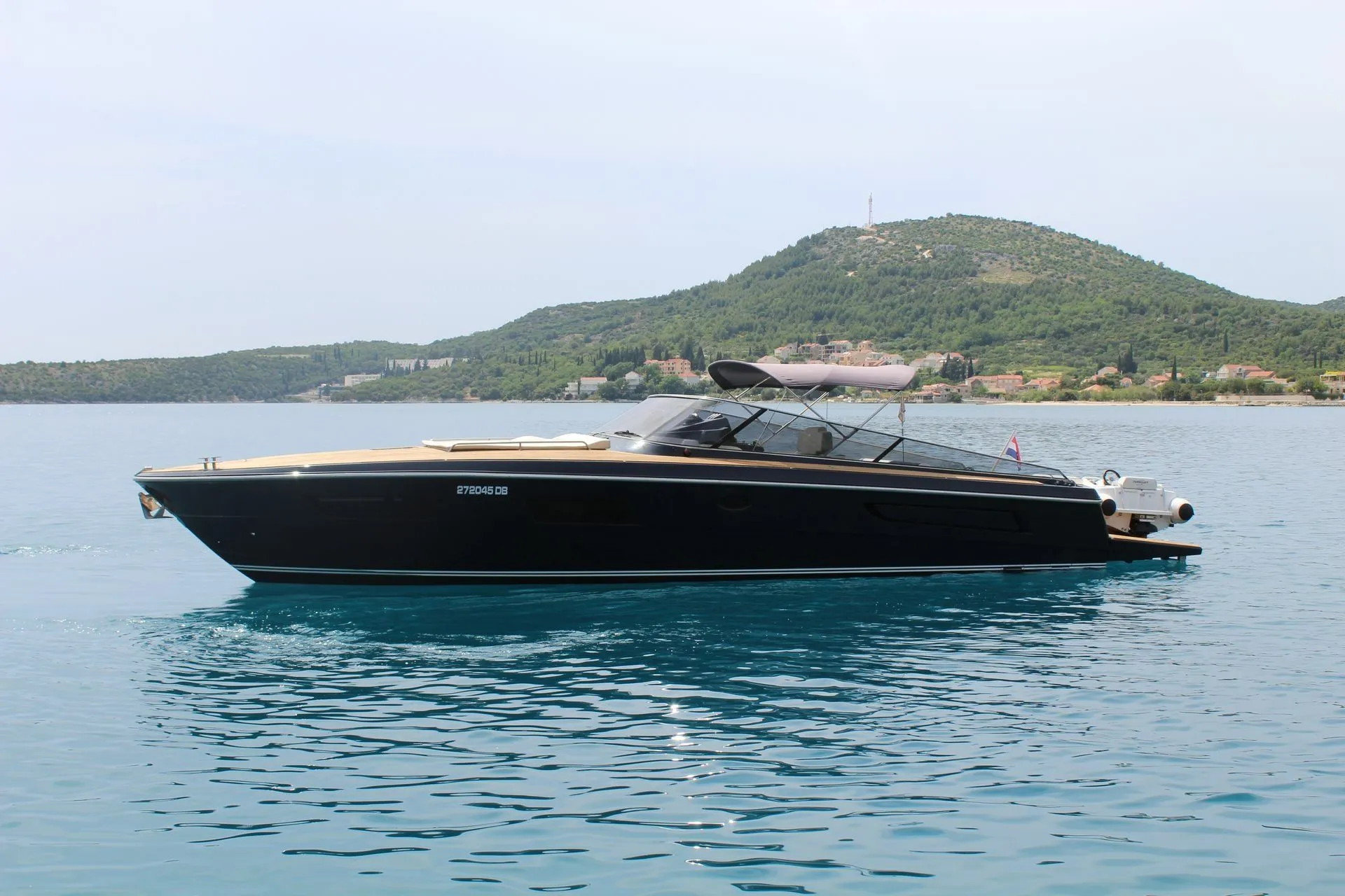 Charter a 13.82m Boat in Slano