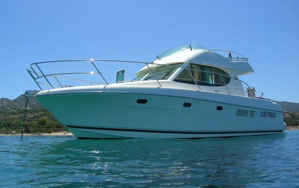 Charter a 9.9m Jeanneau 32 Fly in Anapa