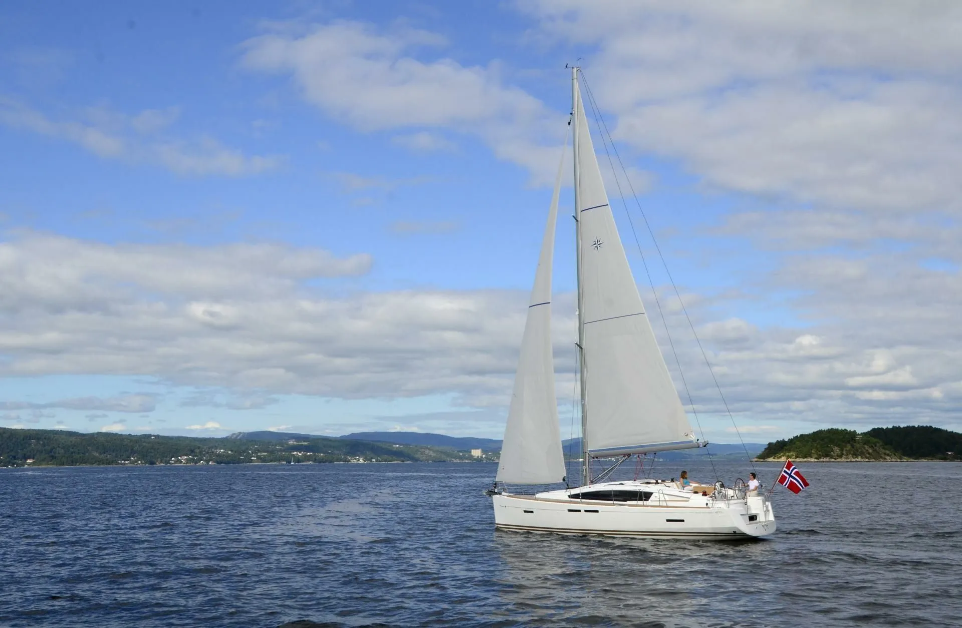 12.35m Jamestown Sailing Yacht Jeanneau 41 Hire