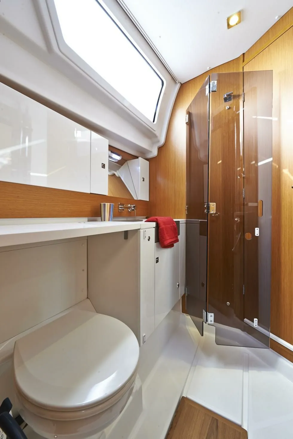 12.35m Jamestown Sailing Yacht Jeanneau 41 Hire