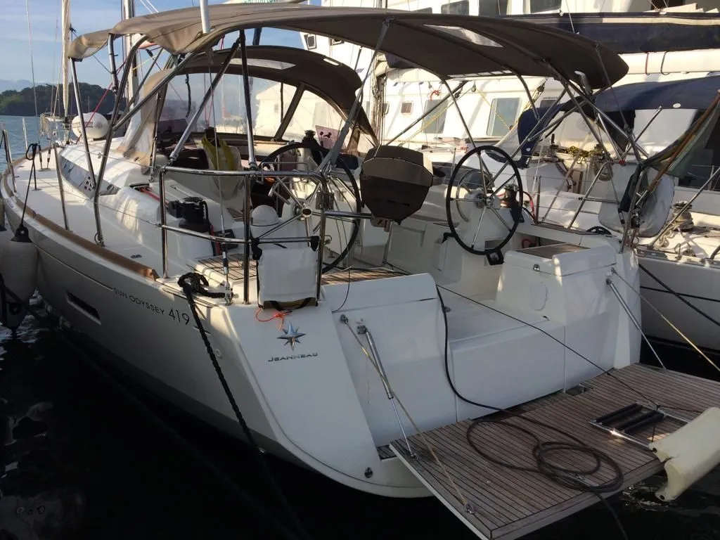 Charter a 12.76m Sailing Yacht in Paraty