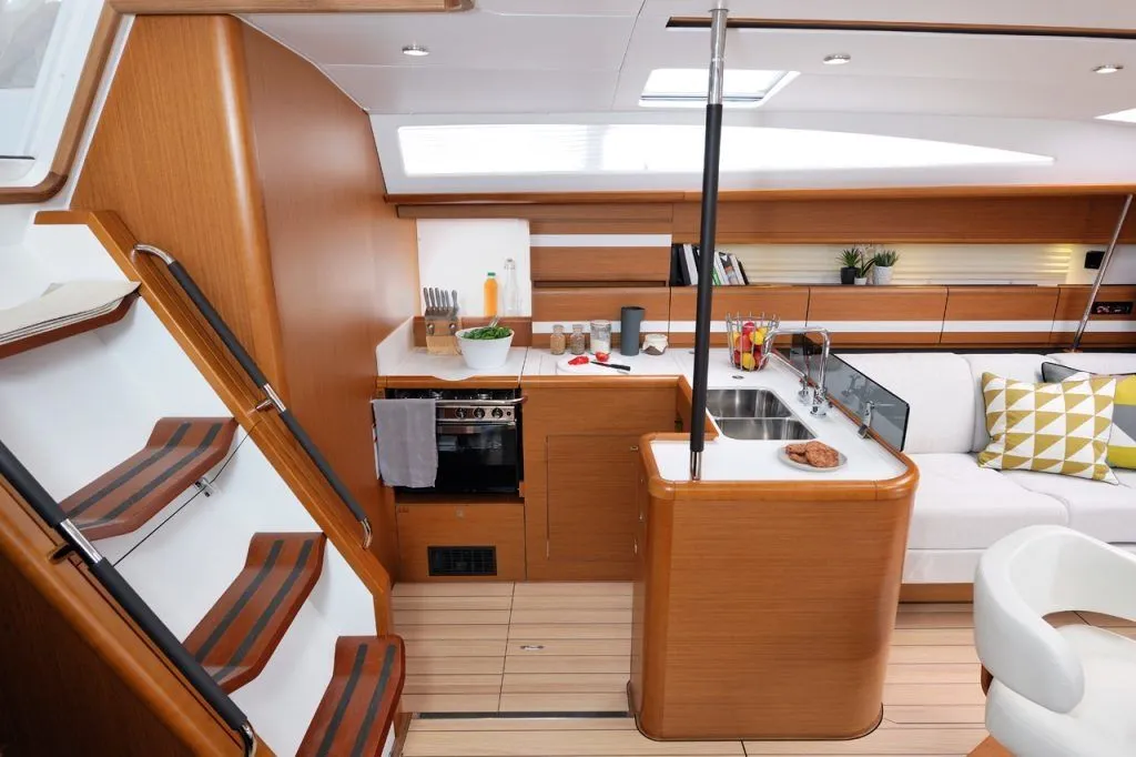 Чартер Pherusa 2 - 5