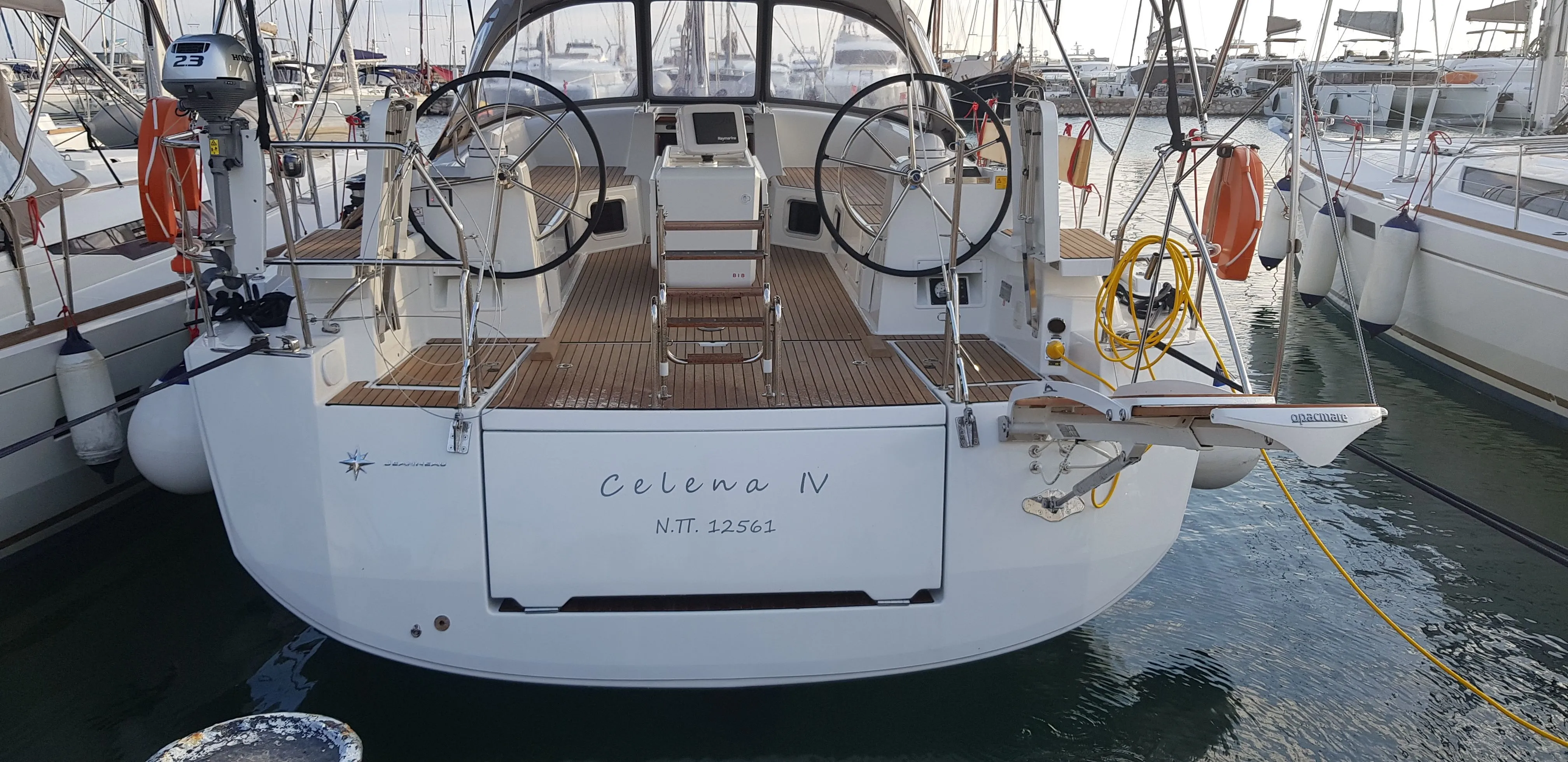 Celena 4 Charterboot - 1