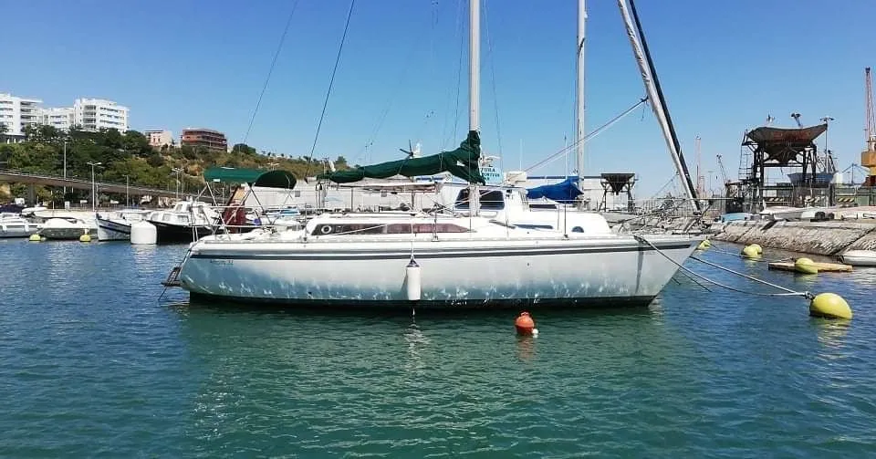 Charter a 9.31m Sailing Yacht in Setúbal